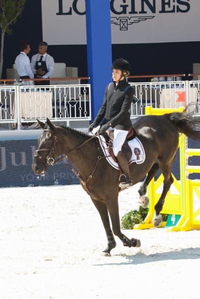 La joven de 28 años se encontraba dando un gran espectácula arriba del potro.