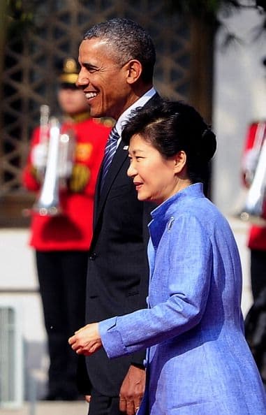 El presidente de EEUU se encuentra en una gira por Asia , donde tiene previsto visitar Japón , Corea del Sur , Malasia y Filipinas.