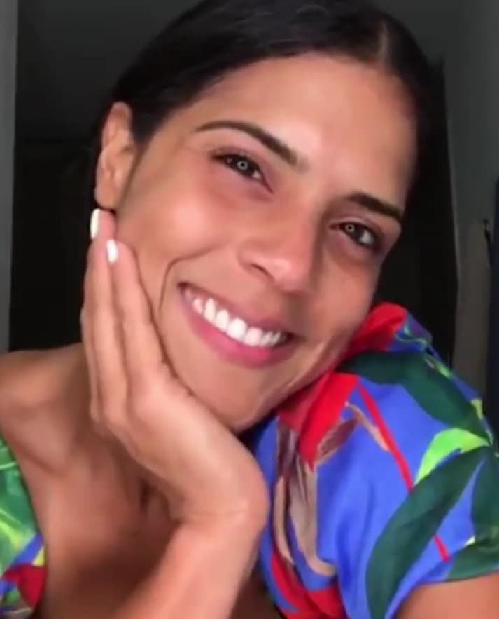 La exreina de Nuestra Belleza Latina incluso se ha desmaquillado en vivo para demostrar que el maquillaje solo es un adorno más para su personalidad llena de carisma.