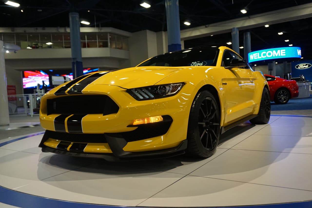 Vista delantera del nuevo Shelby GT350 2016 de Ford