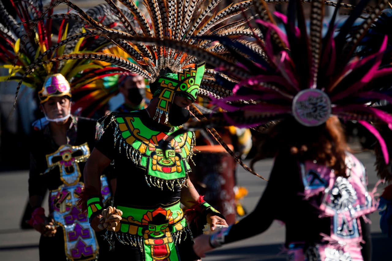 Las personas participaron con atuendos tradicionales y danzando para honrar a la Morenita.