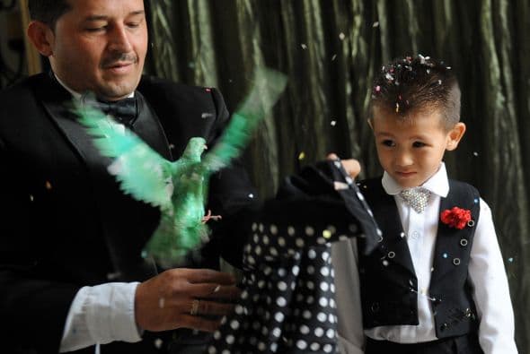 "Yo he sido mago por hobby, en realidad tengo una microempresa de refrigeración. James empezó a practicar conmigo desde muy pequeño. Hacía magia infantil, trucos sencillos para niños", explicó el padre orgulloso.