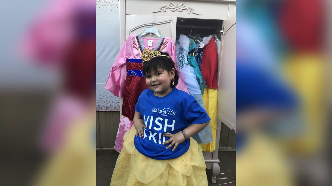 “Desde chiquita a ella siempre le a gustado todo lo relacionado a princesas”, dijo la mamá de la pequeña.” Siempre ha querido ser una princesa”.
<br>