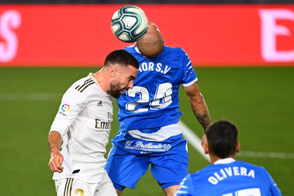 Daniel carvajal entraba decidido a mandar el balón a las redes, pero David Timor logra desviar el balón en el último instante e impide el remate de su compatriota.