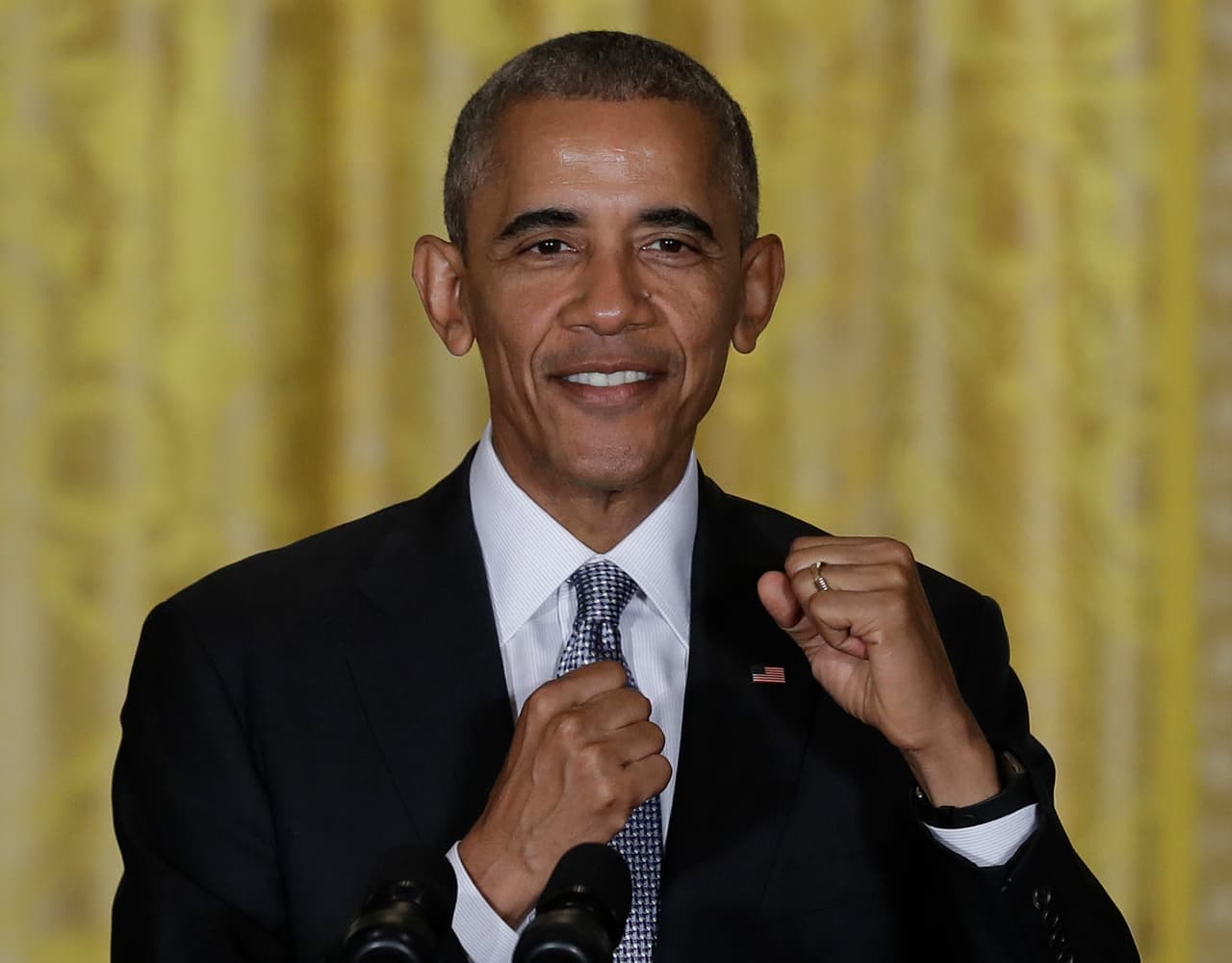 <h3 class="cms-h3-H3"><b>9- "<a href="http://www.univision.com/noticias/elecciones-2016/barack-obama-responde-en-espanol-a-la-peticion-de-4-anos-mas-que-le-hace-el-publico-en-un-evento-video" target="_blank">Barack Obama responde en español a la petición de "4 años más" que le hace el público en un evento</a></b></h3>"
<br>
<b>(12 de octubre) </b>Durante un discurso en el marco del "Mes de la Herencia Hispana", Obama fue interrumpido por un miembro del público que le pidió que se quede en la Casa Blanca un mandato más. El presidente repondió en español: "Michelle says: 'No más'".