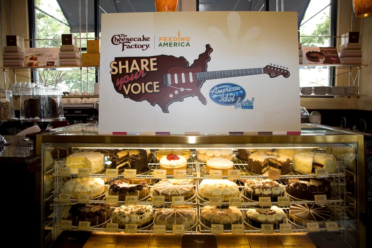 Ordenan pagar casi $4 millones a empleados de limpieza de restaurantes Cheesecake Factory