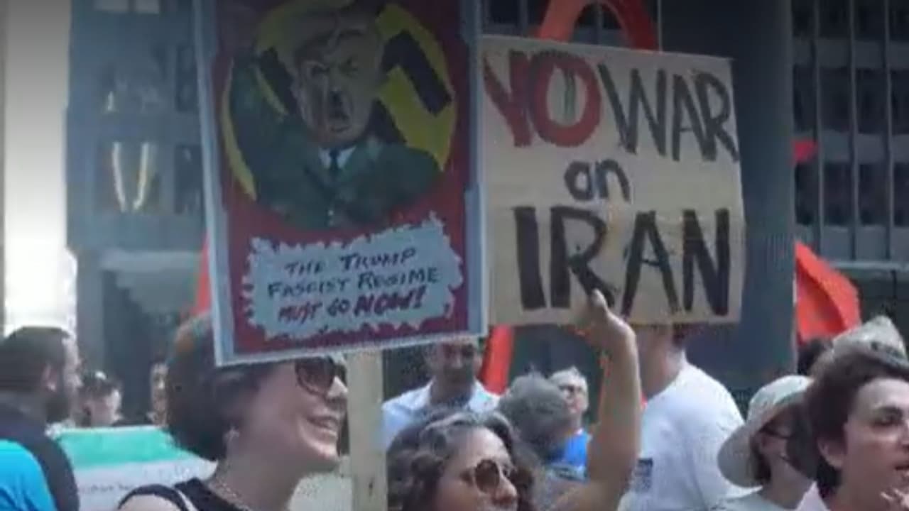 Ciudadanos protestan en Chicago contra la ofensiva militar de EE.UU en Irán