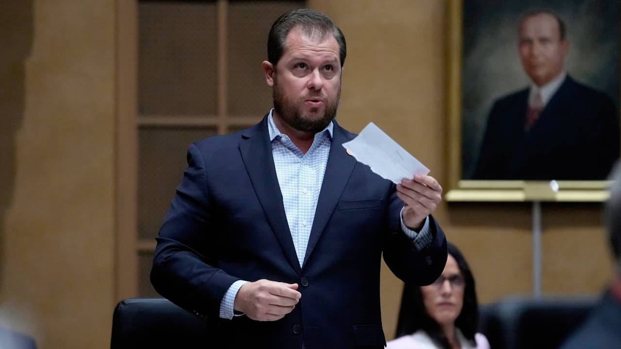 El proyecto republicano en Arizona que propone dar $2,500 a policías por cada inmigrante arrestado