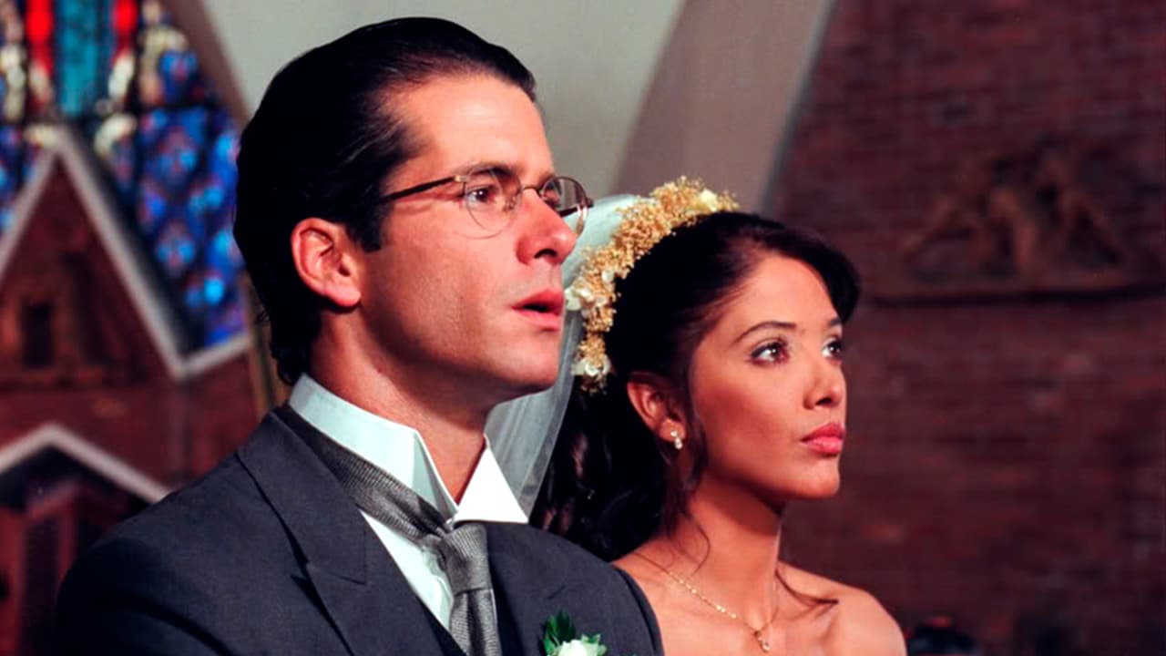 En septiembre de 2018 el actor Fernando Carrillo, con quien Adela protagonizó la telenovela 
<b>'María Isabel'</b>, también aseguró que había estado en comunicación con la hermana de la actriz para convencerla de su regreso a la actuación. 
<br>