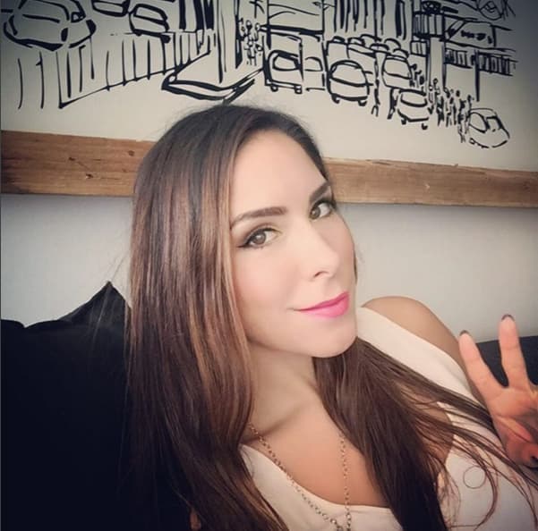 Ella es Kristal Cid.