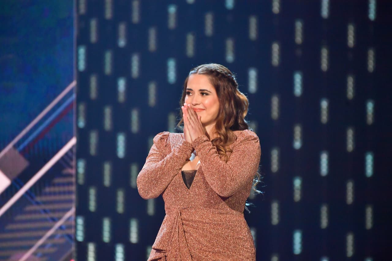 La mexicana no sólo nos contó una historia coherente, sino que logró captar la atención del público, a pesar de que en el video aparecían dos niños muy simpáticos. Adal le dijo que eso es muy difícil de conseguir y sin duda fue una de las razones por las que consiguió una de las cotizadas llaves.