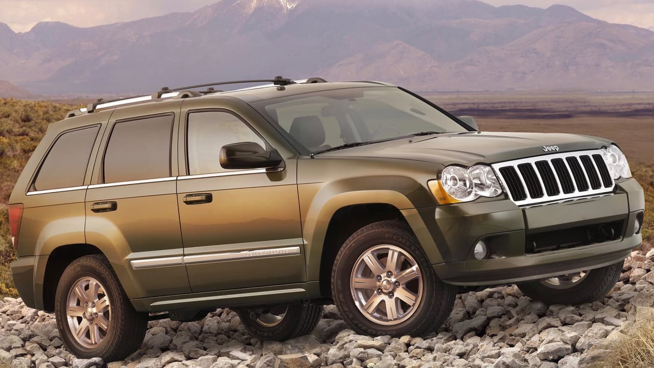 <b>Todoterreno: Jeep Grand Cherokee 2005-2010</b>
<br>La Grand Cherokee ha sido un todoterreno competente y capaz en todas sus generaciones, pero es la tercera la que en este momento combina una juventud relativa con un precio asequible. 
<br>
<br>
<b>Ideal</b>: para quien la guste viajar con la familia haciendo un 
<b>desvío ocasional por vías no pavimentadas</b>.