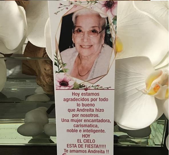 Los mensajes de condolencias de sus compañeros del show no se hicieron esperar, todo el elenco de Despierta América estuvo muy cerca de Karla en estos momentos tan sensibles.
<br>