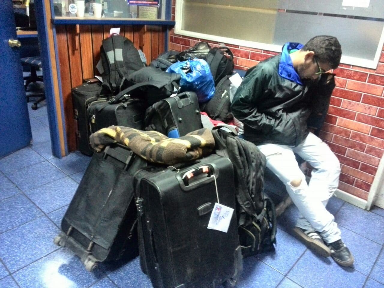 Venezolanos huyen a Chile en un riesgoso viaje de carretera y ríos de nueve días