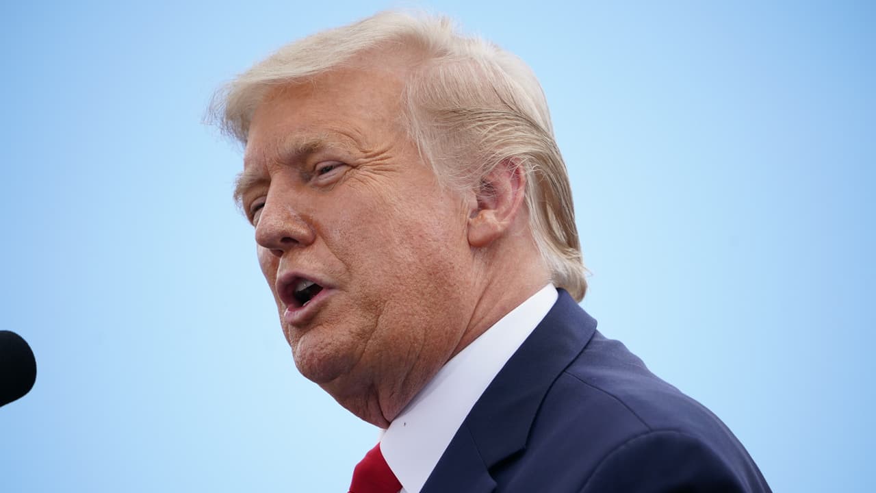 Por qué el Departamento de Justicia de Biden aboga por Trump en una demanda por difamación