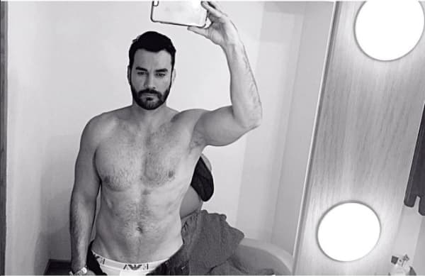 Sin duda la estrella del show es el actor David Zepeda, quien ya ha mostrado sus encantos en algunos videos íntimos, participó como presentador en la primera edición de este show, pero ahora bailará con sus compañeros.