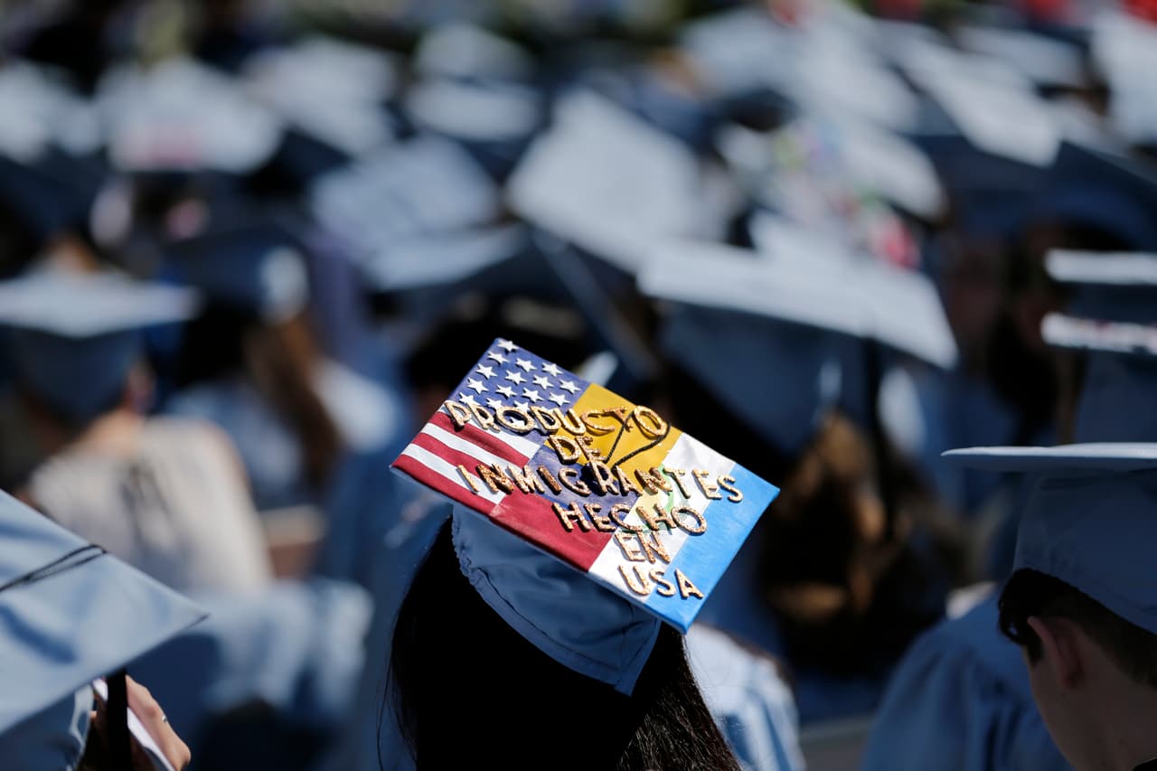 El gobierno advierte a estudiantes extranjeros actualizar información de sus visas o serán deportados