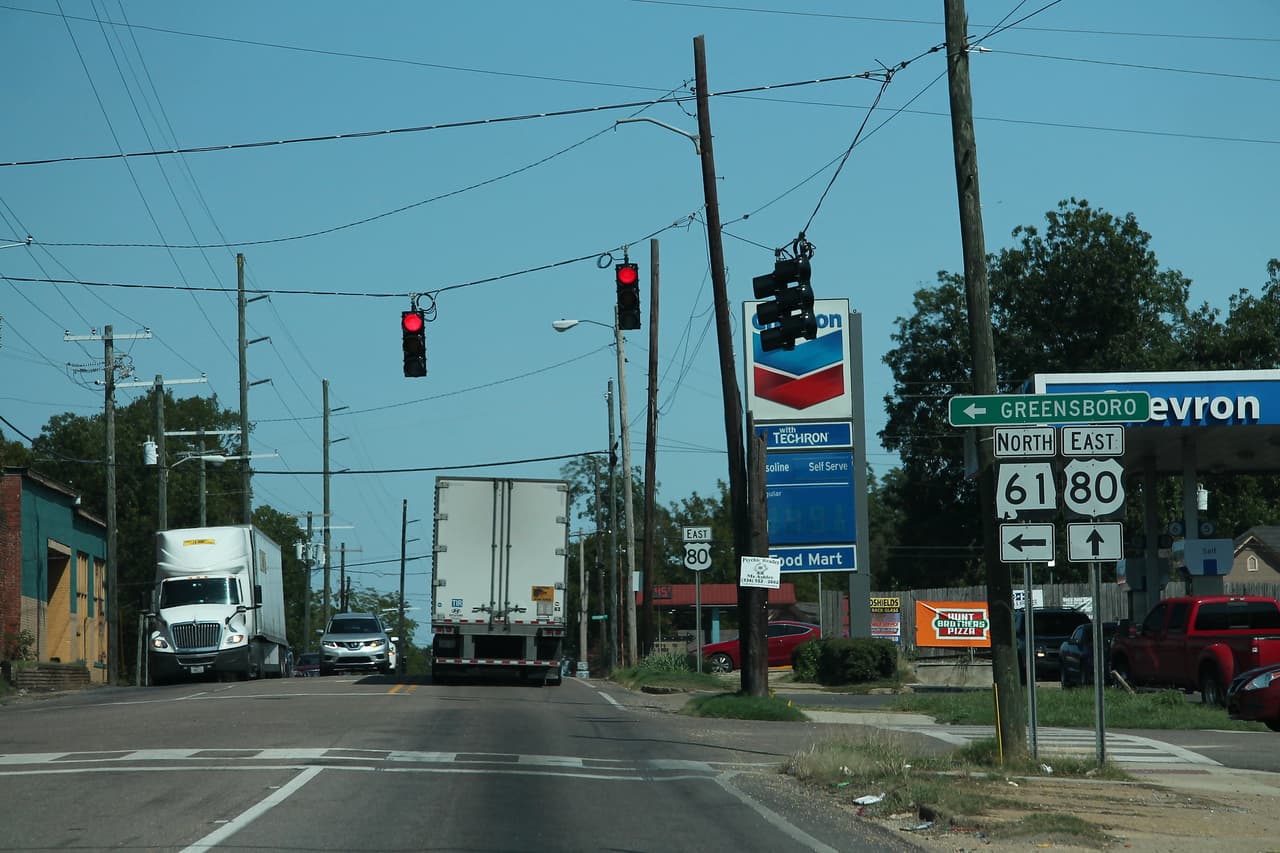 <h3 class="cms-H3-H3">23. Uniontown, Alabama</h3>
<br>
<br>🏡 
<b>Cambio en la población de 2010 a 2020: </b>-20.1%
<br>
<br>🏡 
<b>Población total: </b>2,692 en 2010; 2,150 en 2020.
<br>
<br>🏡
<b> Ingreso medio por hogar:</b> $19,408
<br>
<br>🏡 
<b>Tasa de pobreza: </b>64.2%
<br>
<br>🏡 
<b>Tasa de desempleo, promedio en los últimos cinco años:</b> 24.5%
<br>