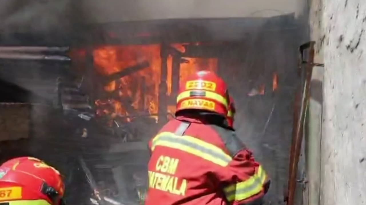 Dos personas de la tercera edad quedaron al borde de la muerte tras quedar atrapadas en un incendio en Guatemala