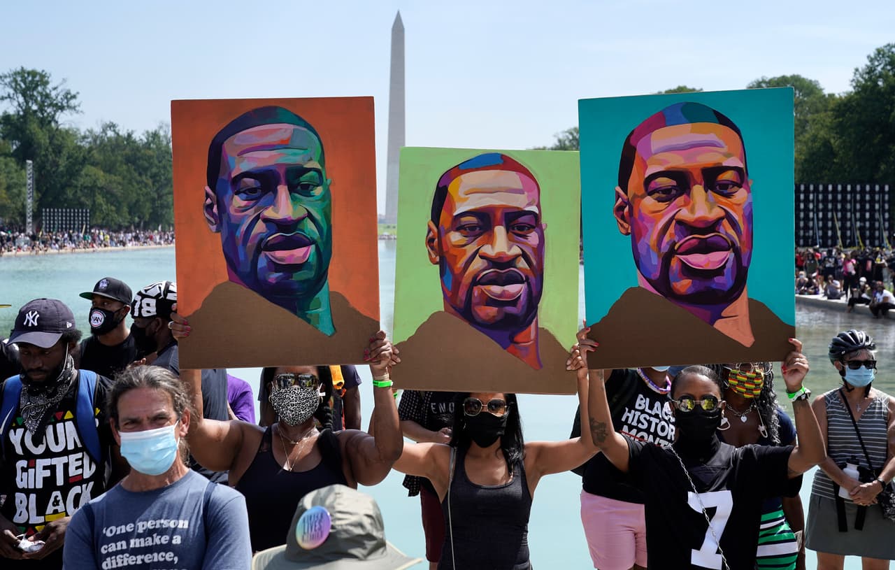 La muerte de George Floyd provocó semanas de manifestaciones en el país sin precedentes y cuando ya habían amainado, la indignación se reavivó cuando el afroestadounidense Jacob Blake recibió varios tiros cuando fue arrestado por la policía en el estado de Wisconsin.