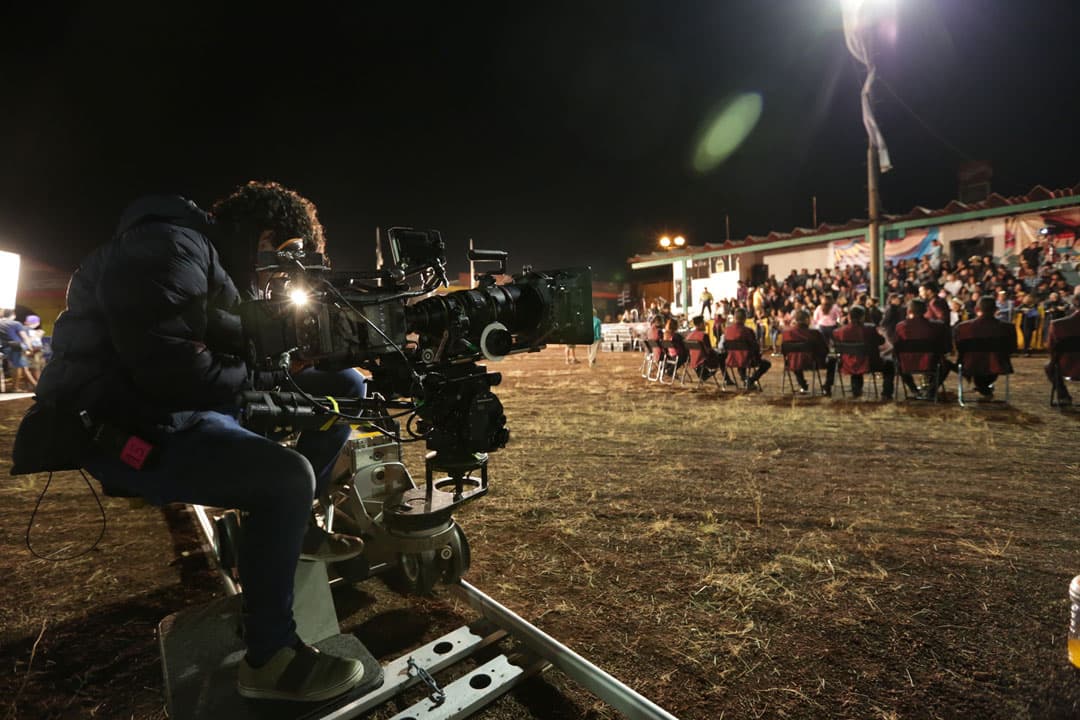 Varios fans de
<b><a href="http://www.univision.com/temas/jenni-rivera">Jenni Rivera</a></b> participaron en algunas de las escenas donde se necesitaba público.