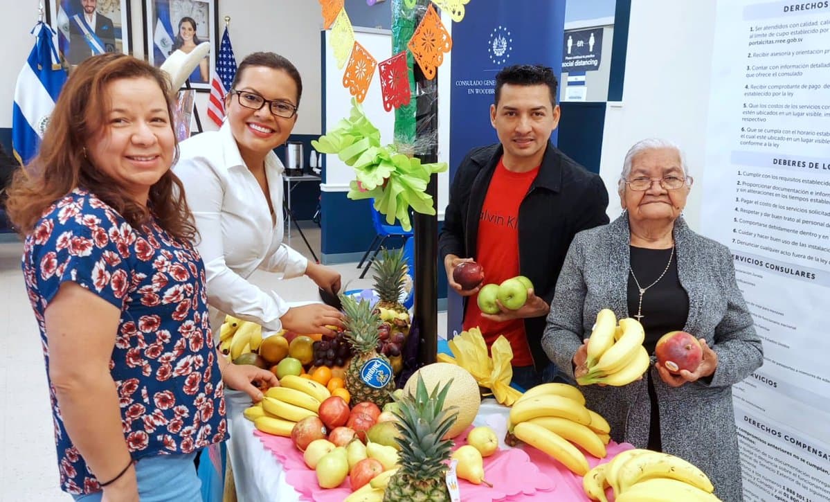 Celebran Día de la Cruz en el consulado de El Salvador en Virginia