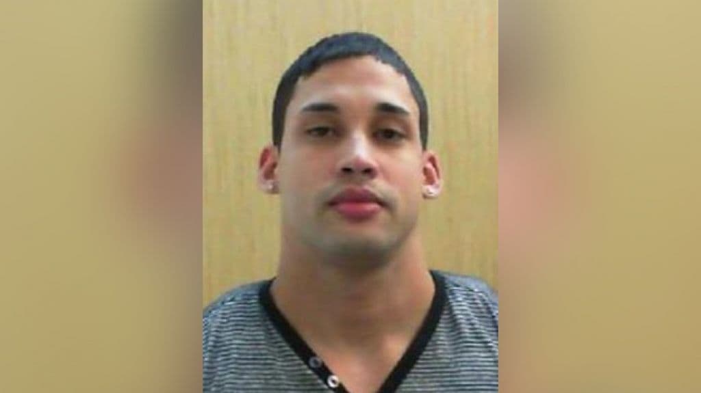 <b>Giovanni 'Satanas' Rivera Suárez: </b>Es buscado por cargos de asesinato y portación ilegal de armas de fuego. En octubre de 2017, Rivera junto con varios otros individuos dispararon y mataron a tres personas en un restaurante en el pueblo de Bayamón. Es considerado armado y extremadamente peligroso.
<br>