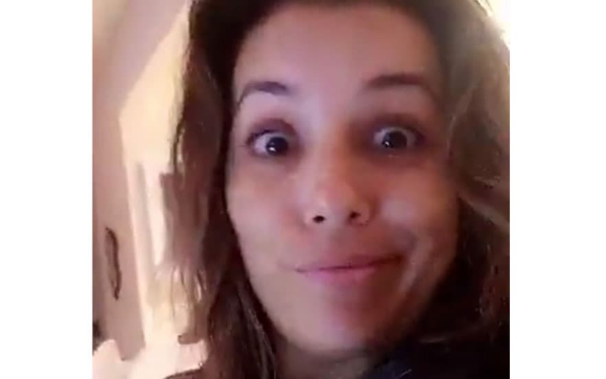 "Estaba viendo Daily Mail y noté que tienen una nota de ¡mi ropa interior! Oh my God.. eso no era así... ¡Qué vergüenza! Esto es muy vergonzoso. Eran los flashes de las cámaras. Eso hizo que se viera mi ropa interior", dijo la actriz en un video.