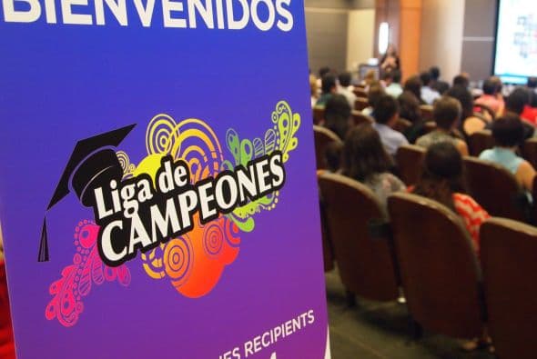 Como cada año, desde 2004, Univision Atlanta y Brandsmart festejaron a los 16 jóvenes hispanos ganadores de la beca Liga de Campeones y medio de una emotiva ceremonia que concluyó con una deliciosa cena para todos los asistentes.