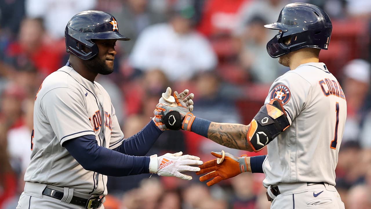 Los batazos de Yordan Álvarez y Yuli Gurriel impulsaron al equipo de Houston para anotar siete carreras en el Fenway Park de Boston.