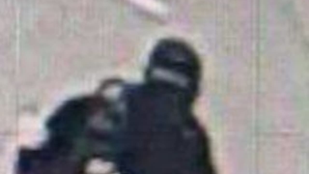 Buscan a sospechoso de balear a una mujer desde una bicicleta en el centro de Chicago