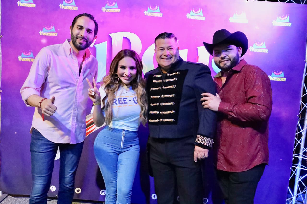 Los locutores fueron recibidos por
<b>Memo Vázquez en San Antonio, </b>quien forma parte de la tercera generación del
<b>Circo Hermanos Vázquez</b>.
<br>