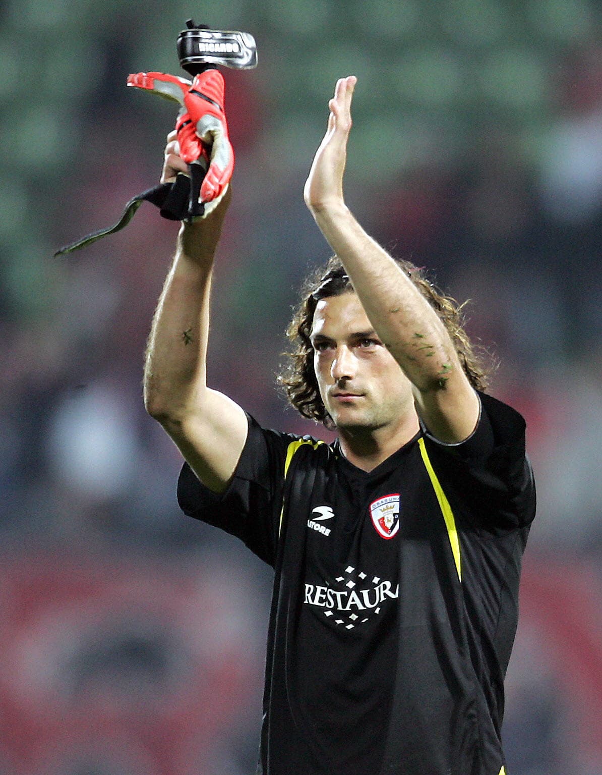 Para mantener al Osasuna en primera, Aguirre contó con el formidable guardameta español Ricardo, quien venía del Mánchester United. 'El Vasco' valoró tanto a Ricardo que incluso lo convenció de irse con él a la selección japonesa como entrenador de arqueros en 2014.