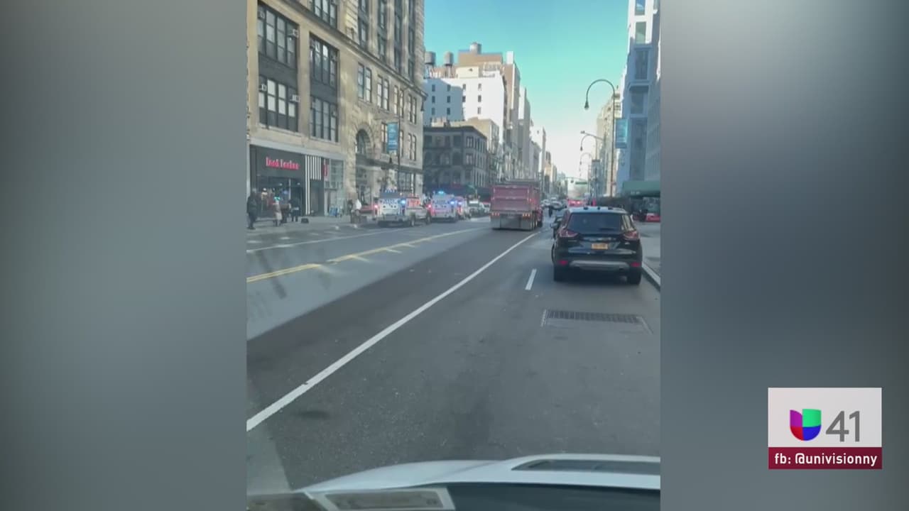 <b>Mueren dos al caer a vías en Manhattan</b>. El 20 de diciembre, una mujer y un hombre murieron tras ser atropellados por un tren en la estación L en Manhattan el martes por la mañana.