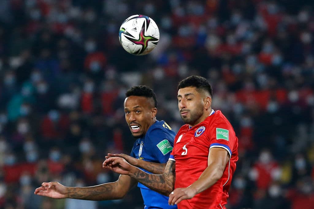 Brasil sufre para conseguir la victoria, pero el gol de Everton Ribeira le dio la victoria a los visitantes 0-1.