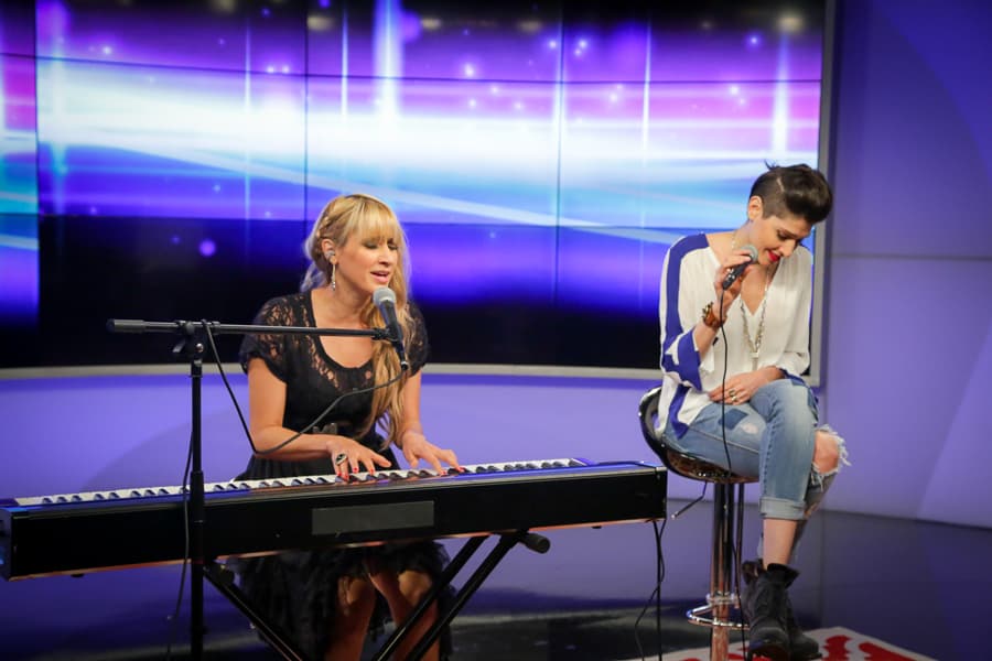 El grupo Ha*Ash estuvo en el Uforia Lounge de Los Ángeles deleitando a los radioescuchas de K-Love 107.5FM