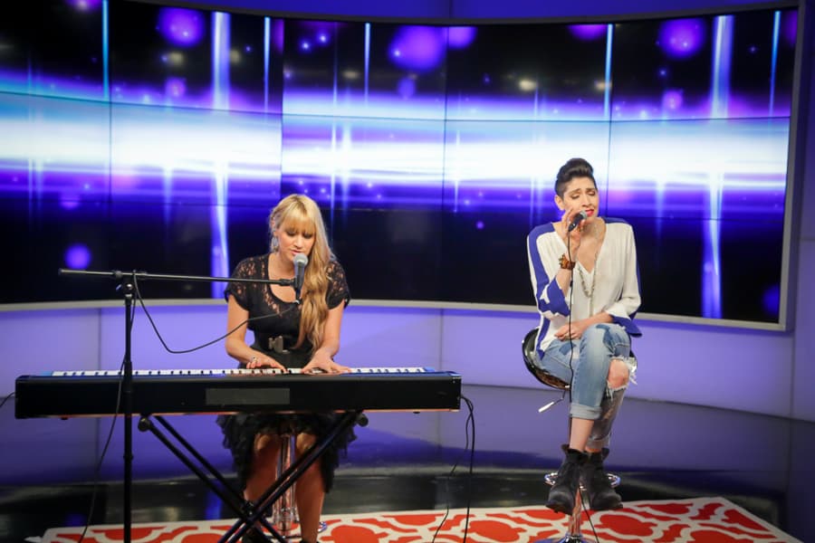 El grupo Ha*Ash estuvo en el Uforia Lounge de Los Ángeles deleitando a los radioescuchas de K-Love 107.5FM