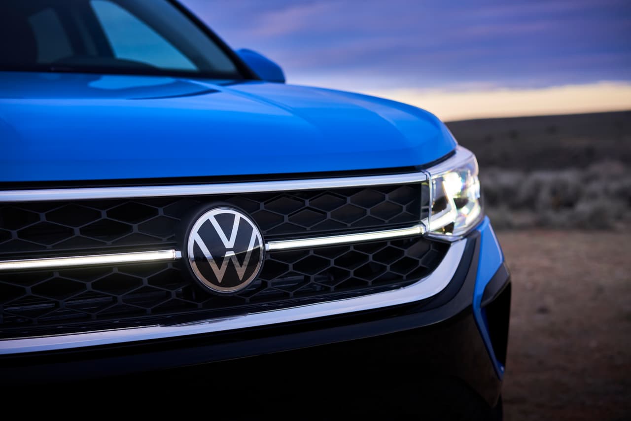 Bajo el capó, la Volkswagen Taos monta el mismo motor cuatro cilindros de 1.5 litros turbo que motiva al Jetta y con el que genera 158 caballos de fuerza y 184 lb-pie de torque.