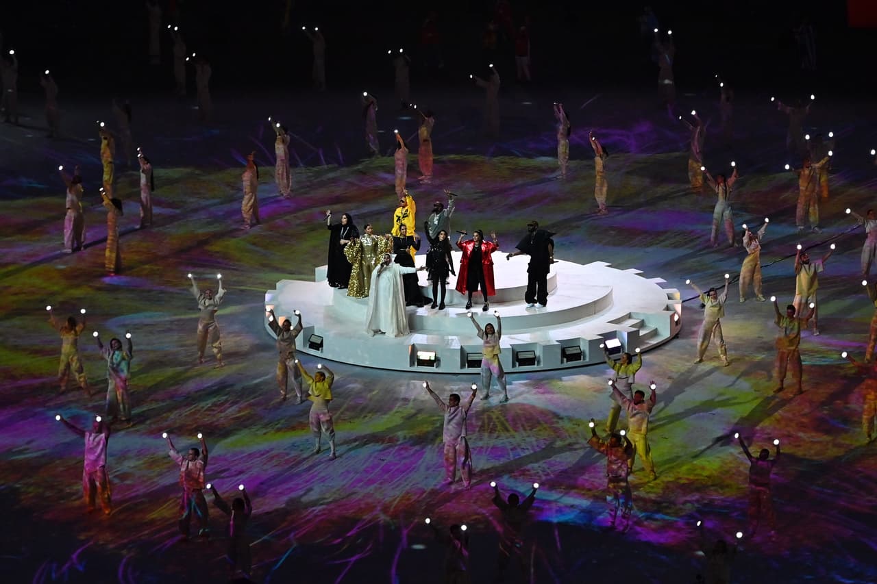 El espectáculo, que comenzó poco más de una hora antes de la Final ante algo más de la mitad del aforo del coliseo catarí, tuvo una duración de un cuarto de hora.
<br>