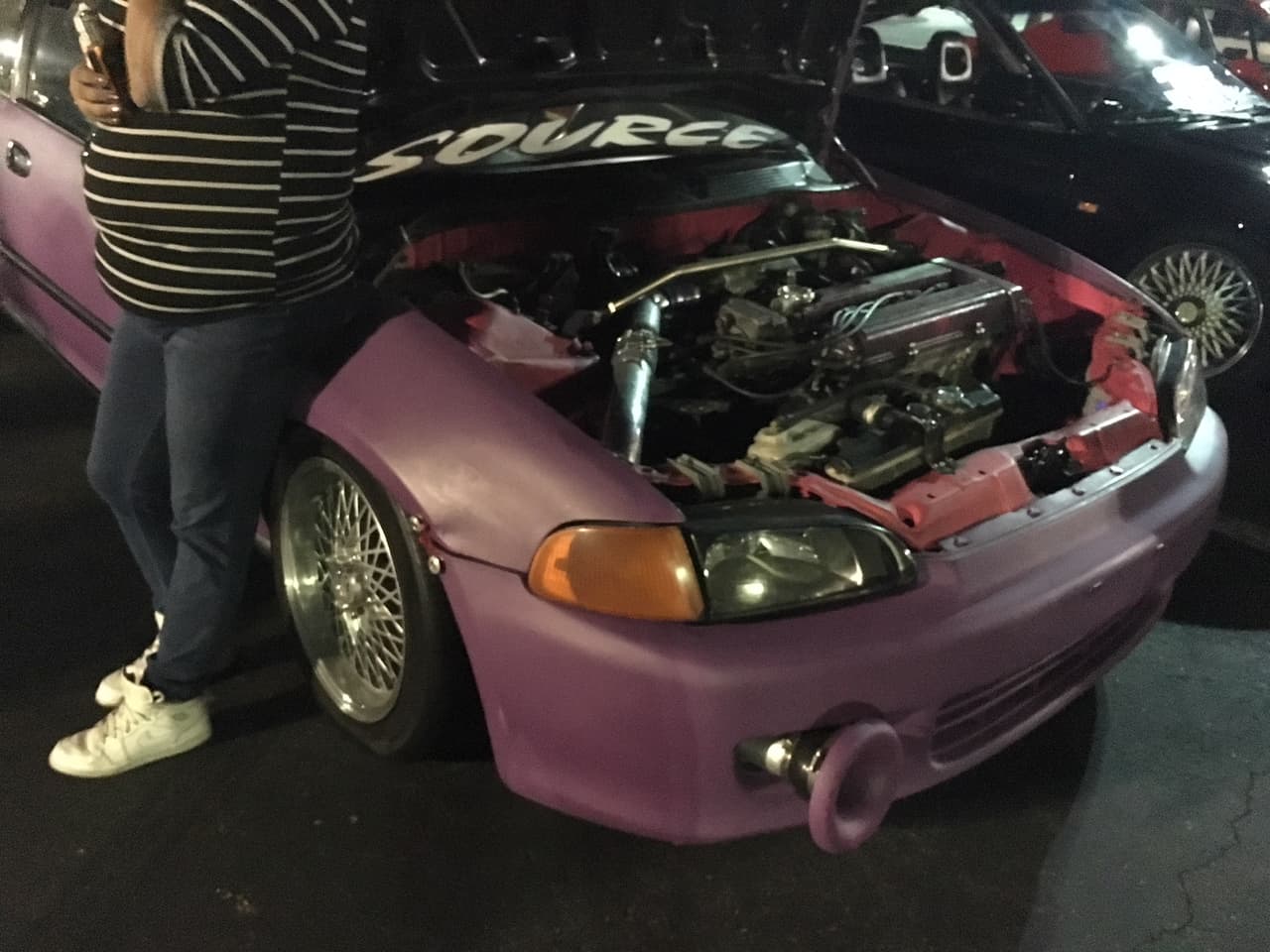 Se calcula que hay alrededor de 100 clubes de autos en Los Ángeles, que se ha vuelto el punto de reunión de corredores de Inland Empire y el norte de California.