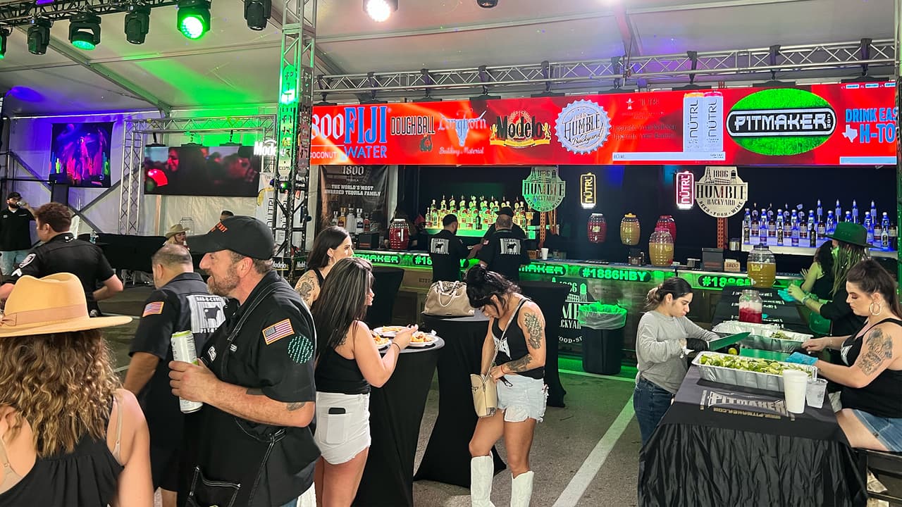 Sin embargo, con el pago del boleto puedes recorrer todo el área que se realiza en el estacionamiento del estadio NRG.