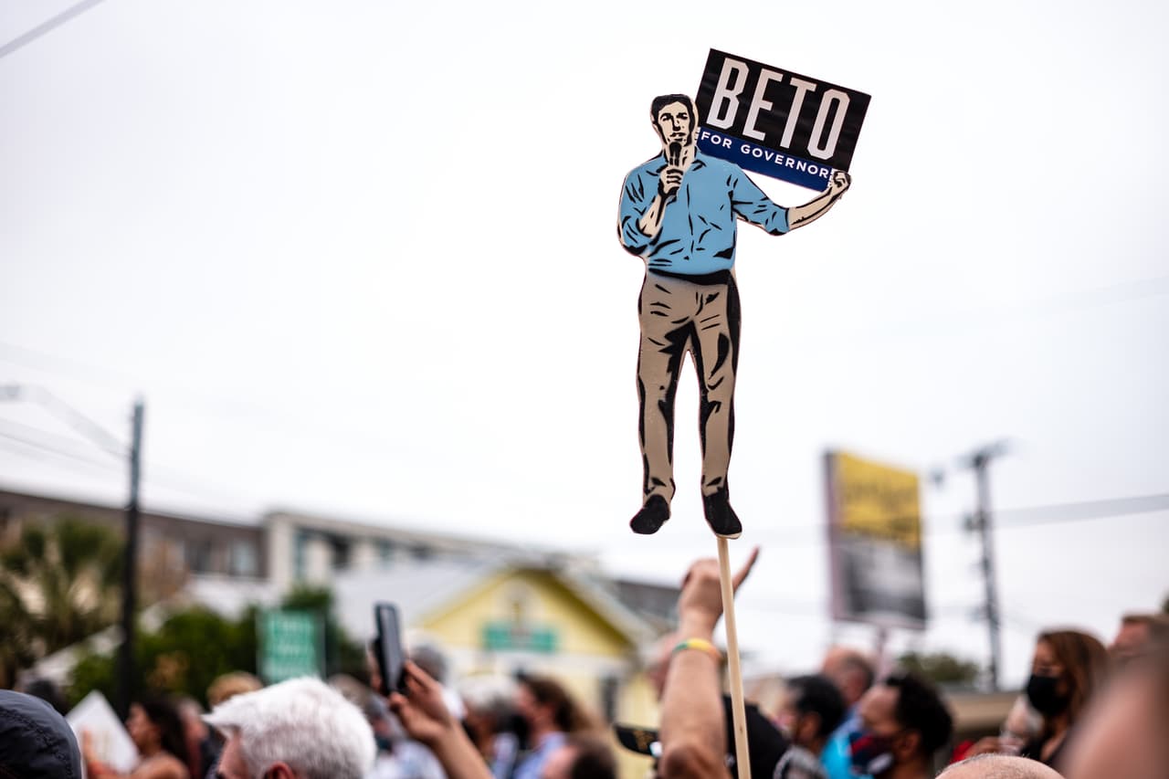 En 2018, el candidato demócrata perdió contra el republicano Ted Cruz en una contienda cerrada por un escaño en el Senado. En 2019, inició su campaña para obtener la dominación demócrata a la presidencia de Estados Unidos. Sin embargo, O’Rourke se retiró en noviembre, antes de participar en las primarias.