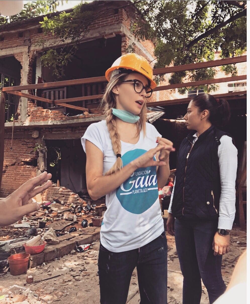 Trascendió en medios de comunicación mexicanos que Belinda se comprometió a ayudar con la reconstrucción de algunas viviendas en la zona.