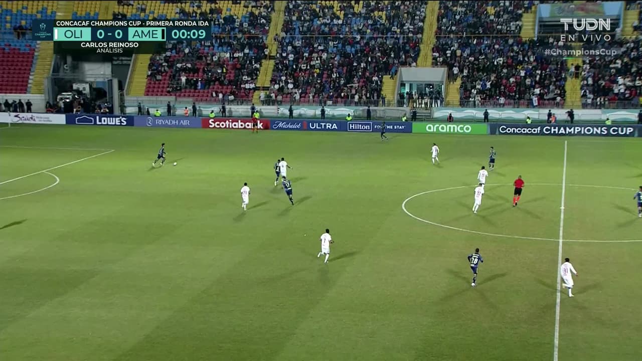 Arranca el partido y la pelota está en juego.