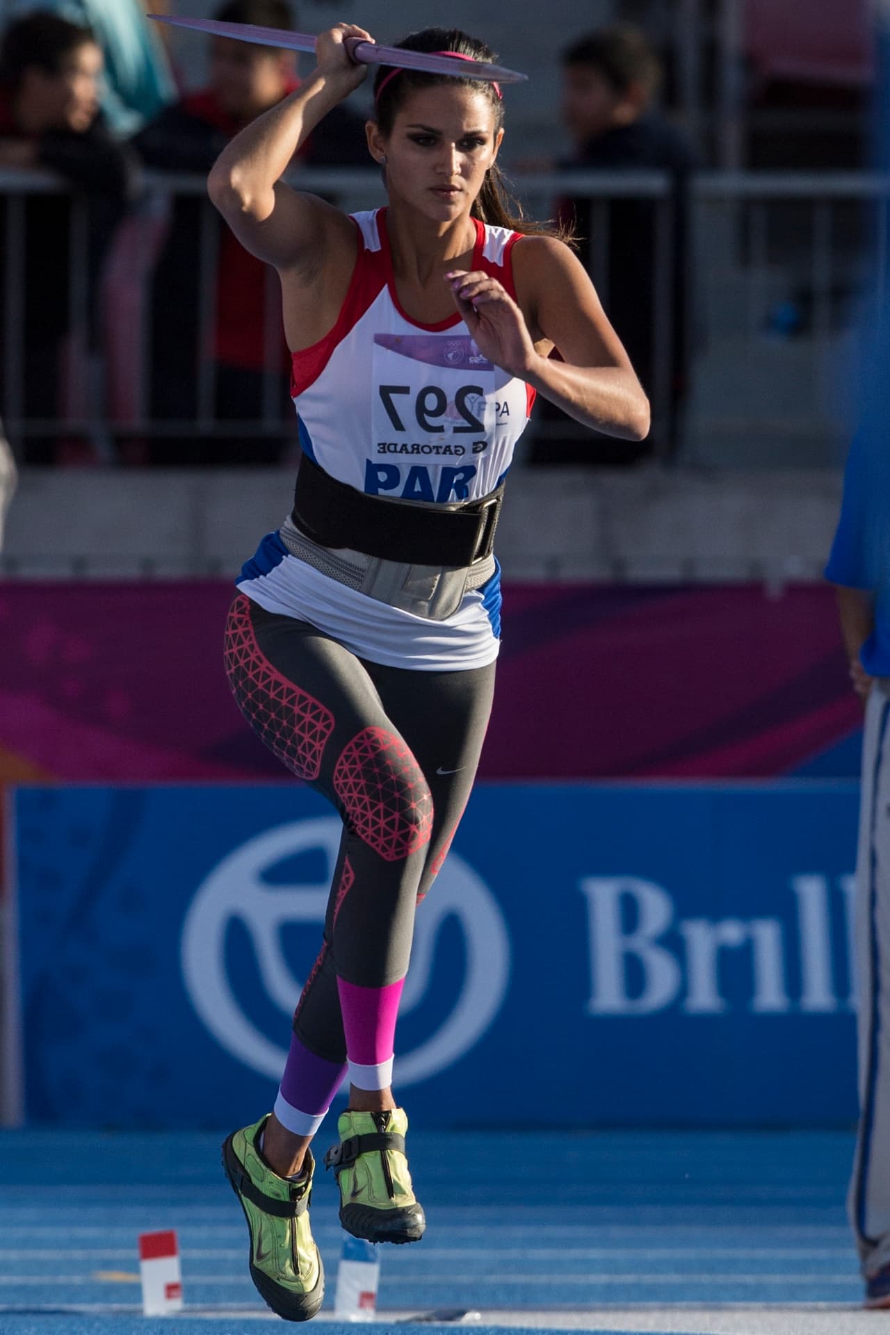 La lanzadora de jabalina Leryn Franco es una de las atletas más sensuales del mundo. La paraguaya, con trayectoria de 16 años en el deporte y dos participaciones en Juegos Olímpicos (2008 y 2012), es también un referente de belleza en su país, al punto de ser virreina en un reinado nacional, de posar para Sports Illustrated y ser un modelo por su cuerpo atlético y bello rostro.