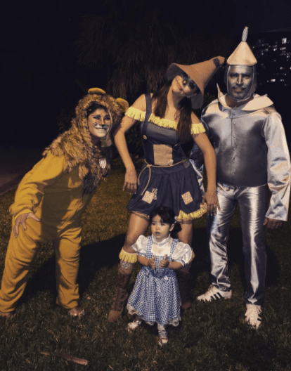 Toda la familia salió a paser por las calles, con Giulietta disfrutando del festejo hasta adelante.