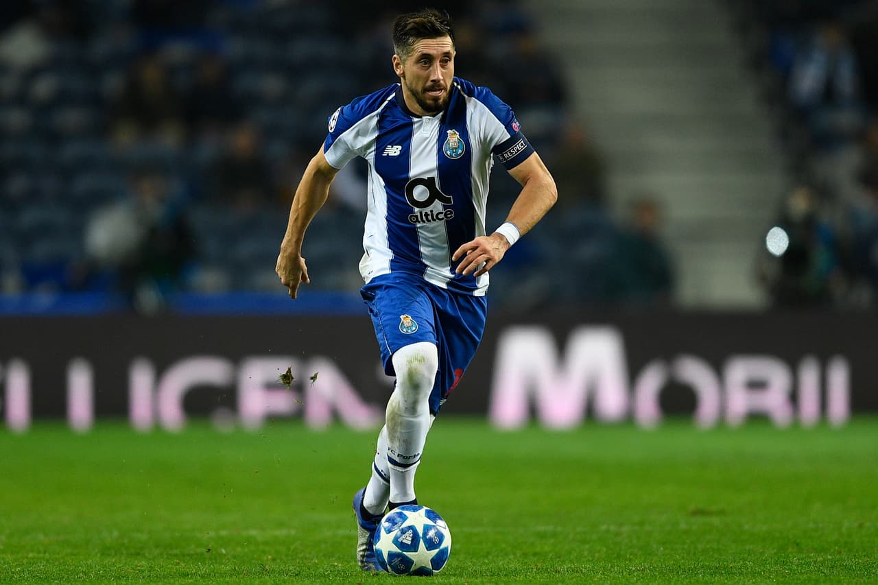 Héctor Herrera: por su parte, HH no fue convocado para dicho compromiso y podría reaparecer como titular este viernes en el Estadio do Dragao.