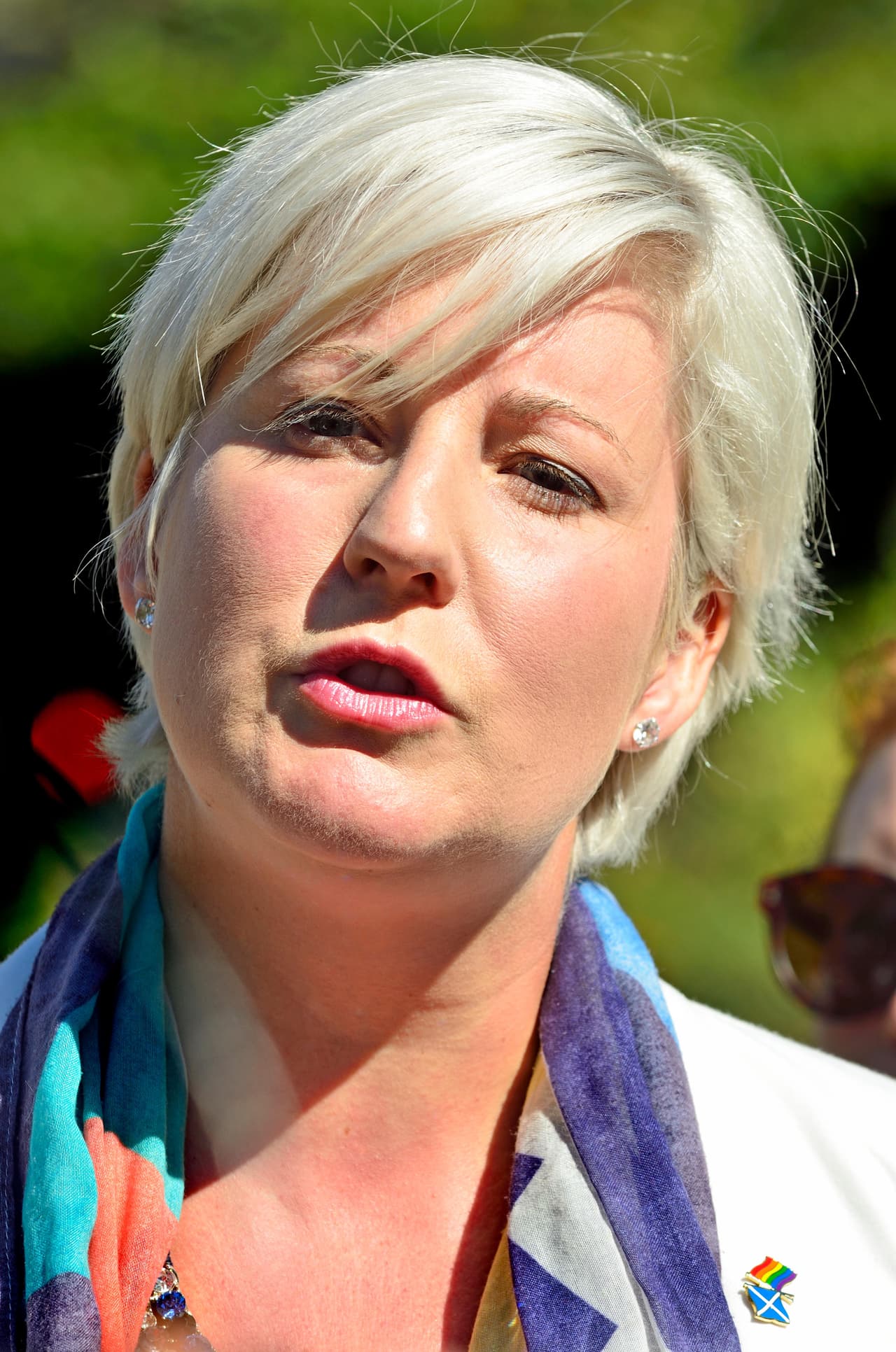 Mientras que Hannah Bardell, miembro del Partido Nacional Escocés y quien ha formado parte del Parlamento de Livingston,
<b><a href="https://twitter.com/hannahb4livimp/status/1195813761740869634?s=21">describió en Twitter</a></b> la entrevista como "repugnante".
<br>