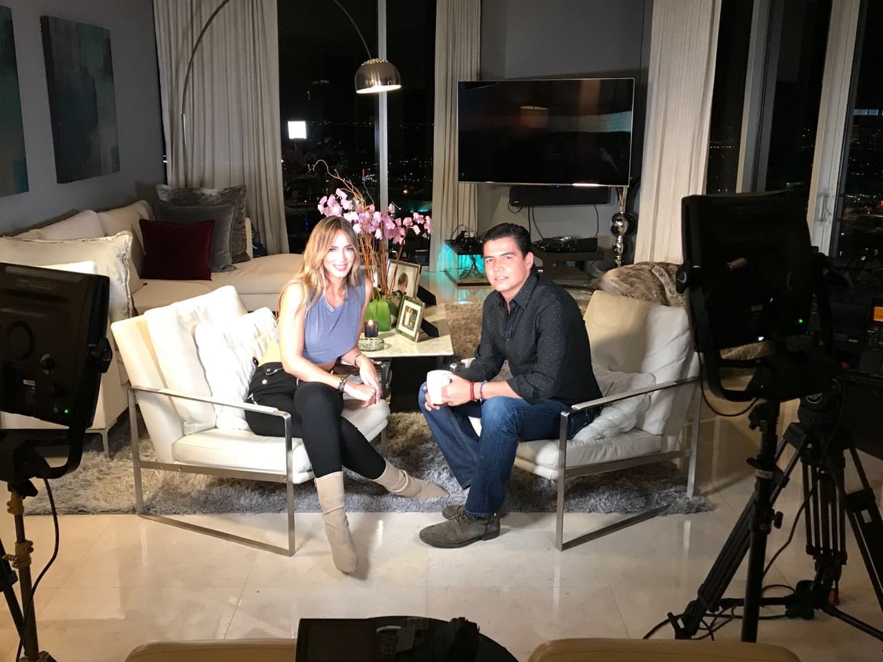 De manera muy relajada, Shannon habló de esos detalles de Marc Anthony que la conquistaron, de su noviazgo y del matrimonio que no funcionó, pero que dijo llegó a su fin en buenos terminos.