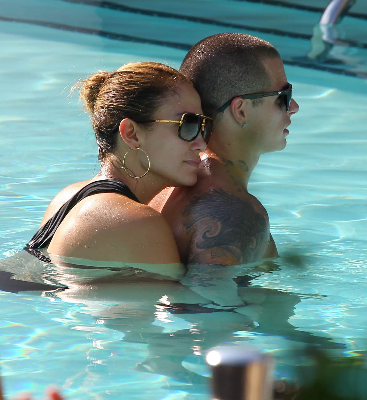 En septiembre de 2012, ya no eran tan cuidadosos con sus expresiones amorosas en público. Parecían decididos a dejar 
<b><a href="https://www.univision.com/shows/despierta-america/casper-smart-confiesa-cuanto-le-afecto-que-dijeran-que-estaba-con-jlo-por-interes-video">que la gente pensara lo que quisiera</a></b> pues al fin y al cabo ellos eran los únicos que sabían qué los unía.